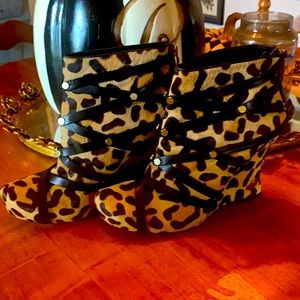 House of Harlow CheetahWedge Bootie 38.5